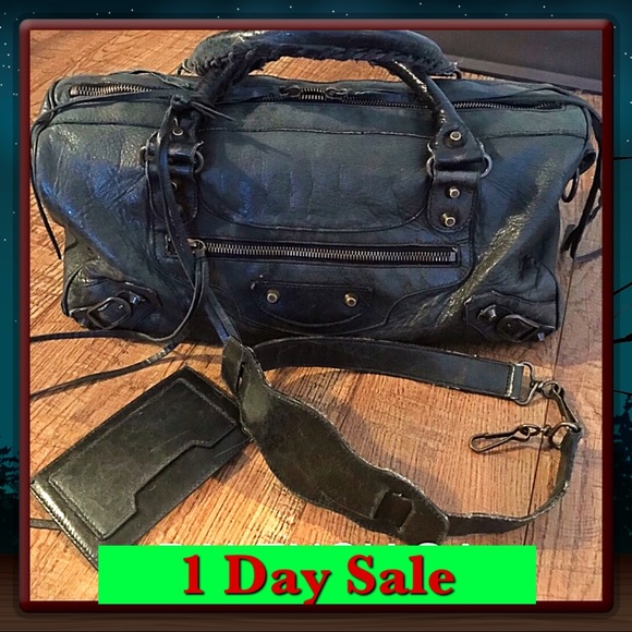 Balenciaga Handbags - ‼️Now $280‼️BALENCIAGA”Classic Twiggy" Leather Bag